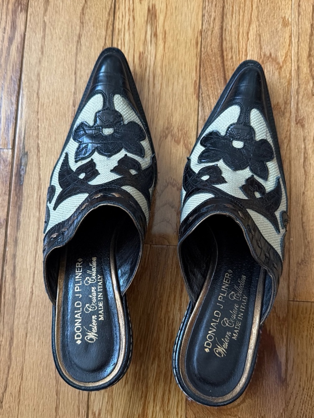 Donald J. Pliner Black and Cream Floral AppliquΓ© Pointed Mules